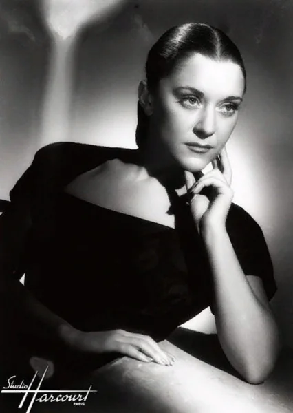  Мари́я Казаре́с ( 1922 - 1996) - французская актриса театра и кино испанского происхождения 