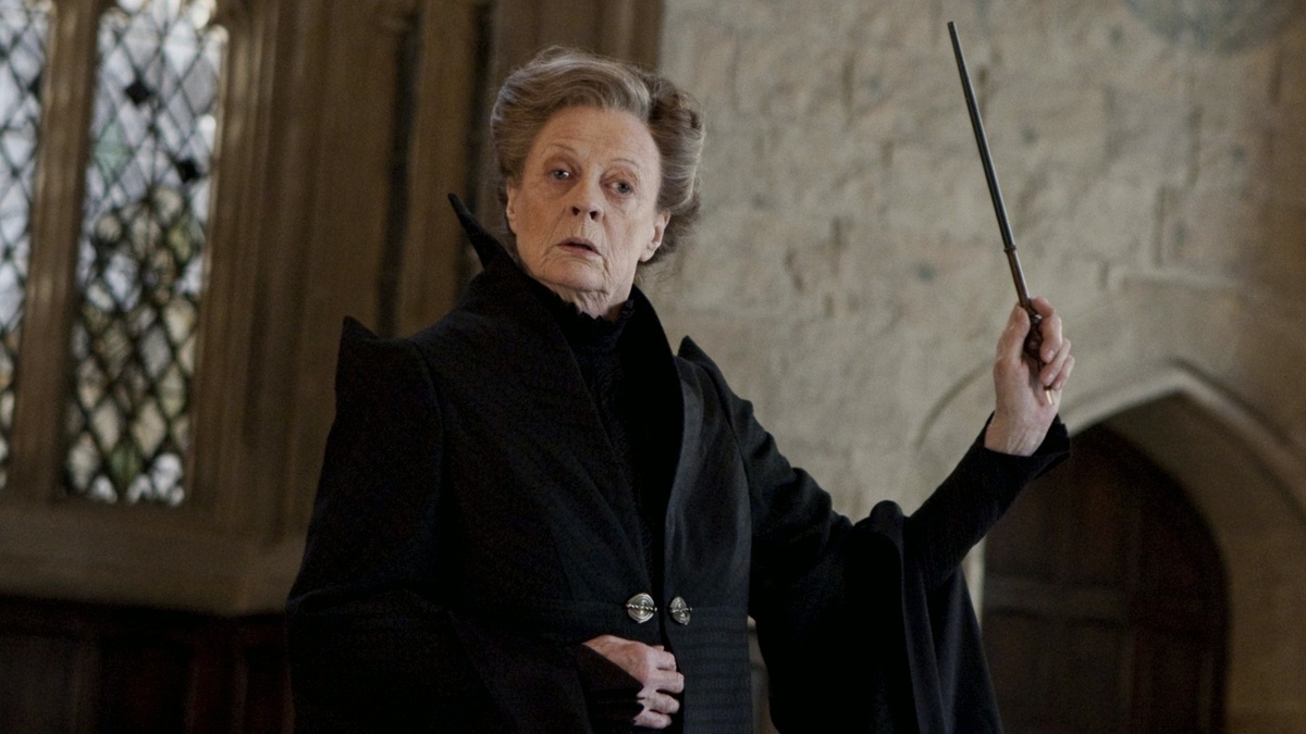 Минерва Макгонагалл  — заместитель директора Школы Чародейства и Волшебства «Хогвартс», декан Гриффиндора, преподаватель трансфигурации, впоследствии директор Хогвартса.