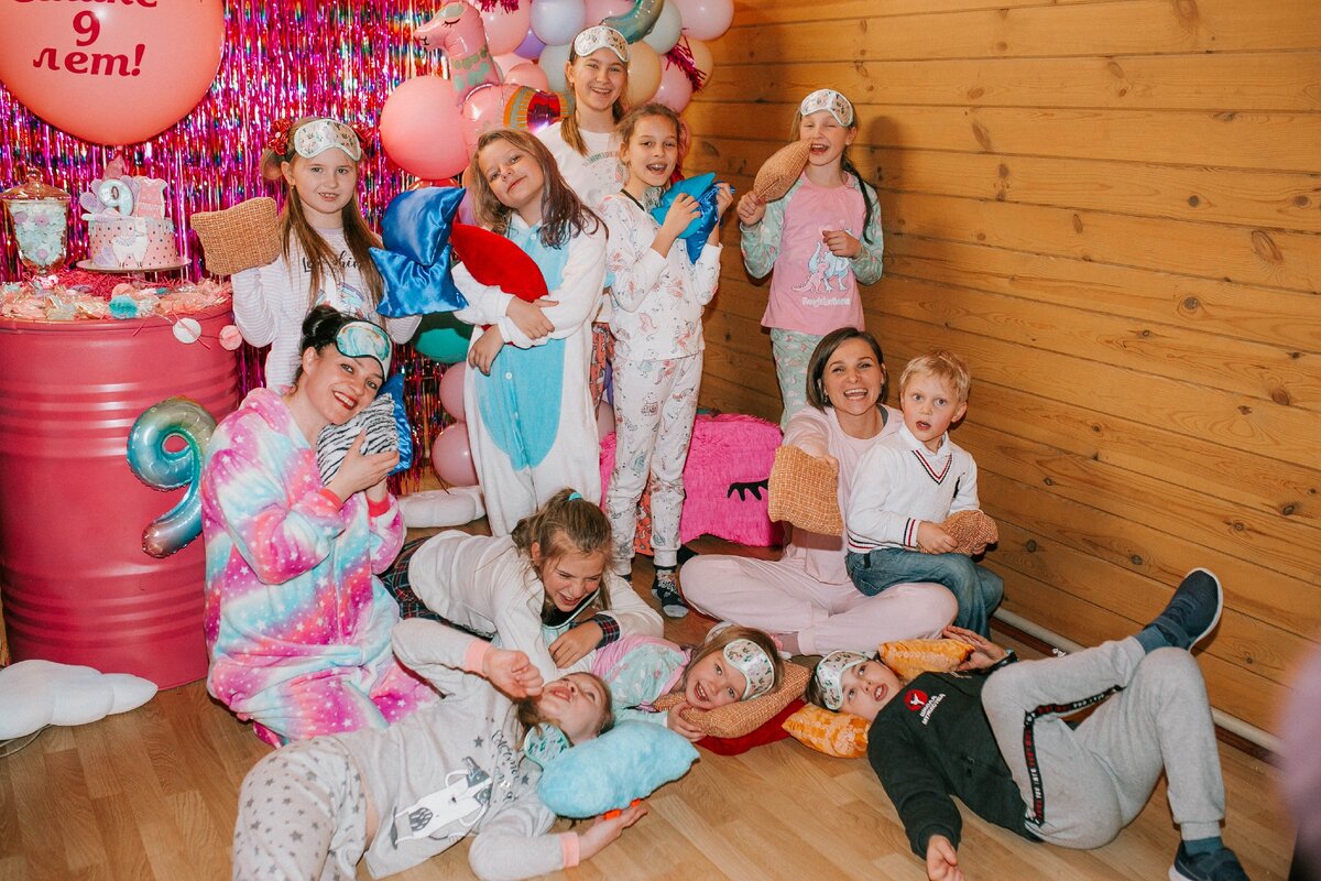 ПИЖАМА-ПАТИ ⠀
Самая уютная и комфортная программа!!!
Но, при этом очень весёлая, динамичная, стильная и энергичная!!!
⠀
?Что же ждёт ребят на "ПИЖАМА-ПАТИ"?
*Активити - конкурсы!
*Зажигательные танцы!
*Гламурное Дефиле!
*Селфи - челендж!
*Ну и конечно бой подушками!
⠀
Дресс-код - ПИЖАМА!!!