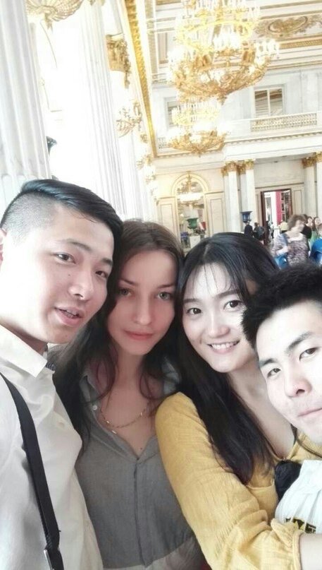 Санкт-Петербург, помогла потерявшимся туристам-китайцам и заодно с ними сфоткалась))