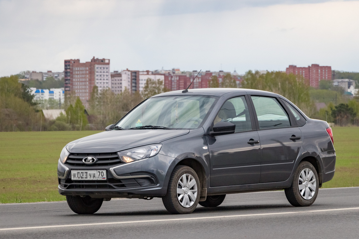 Фото из источника: https://commons.wikimedia.org/wiki/File:Lada_Granta_(2018_facelift)_in_Tomsk_01.jpg