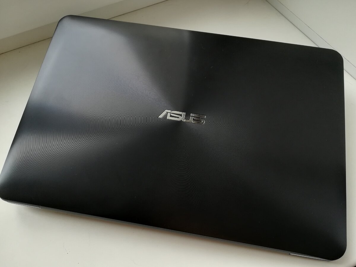 Ноутбук компании Asus 