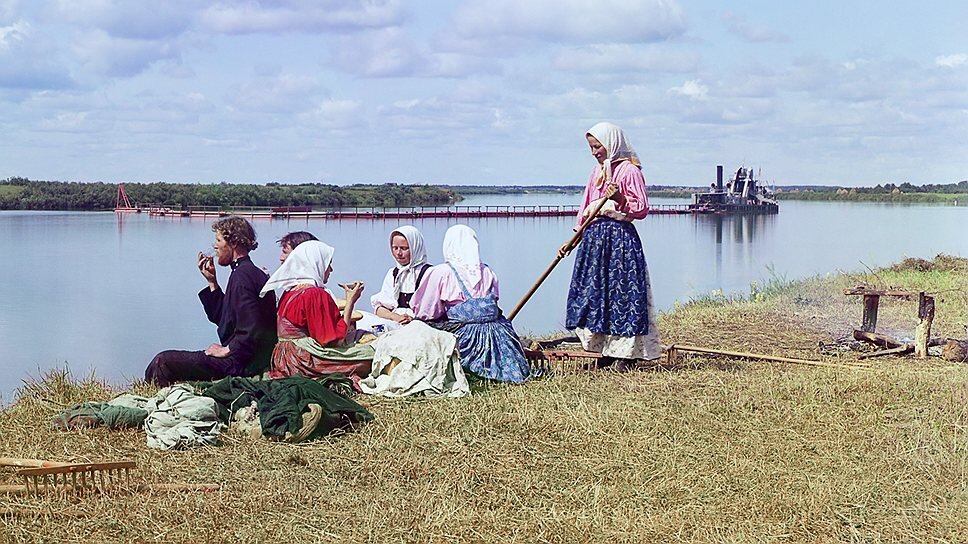 С.М. Прокудин-Горский. Обед на покосе. 1909 г.
