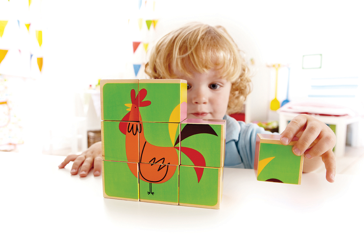 Игры с кубиками с года. Развивающие кубики для детей пазлы. Кубики для детей для дошкольников. Ребенок собирает кубики. Пазлы из кубиков для детей.