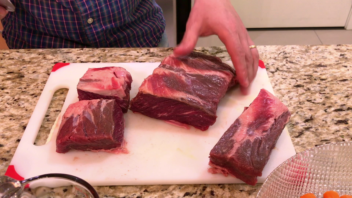 Тушеное Мясо с картошкой.Неимоверно мягкая, сочная и ароматная говядина