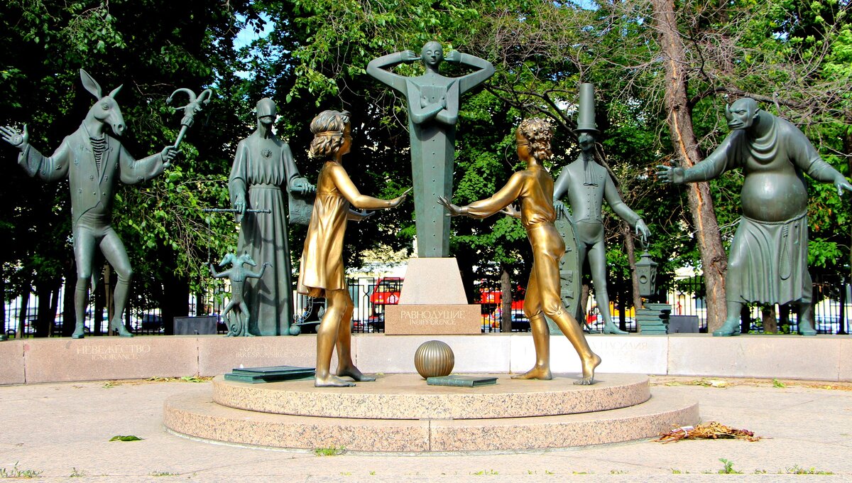 «Дети – жертвы пороков взрослых»: Болотная пл., д.10. 