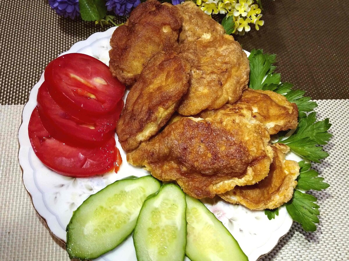 Блюда с острой курицей. Жареная курица с макаронами. Poached chicken. Куриное мясо жареное. Несколько блюд из одной курицы.