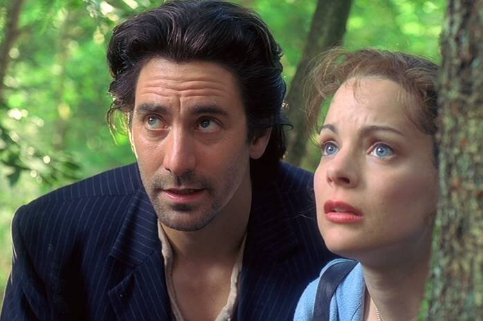 Сказочный мир девяти королевств облетела страшная весть: из мемориальной тюрьмы Белоснежки сбежала злая колдунья. Но это лишь полбеды! Дело в том, что она превратила принца, который только еще собирался стать королем, в собаку. Хорошо хоть, что он сумел скрыться в нашем мире, где в сказки верят только маленькие дети, а волшебство живет исключительно в нашем воображении. По следу принца колдунья пускает троицу троллей-недоумков и получеловека-полуволка, но тот сумеет найти новых друзей, и еще не известно, сбудутся ли коварные планы ведьмы. 

