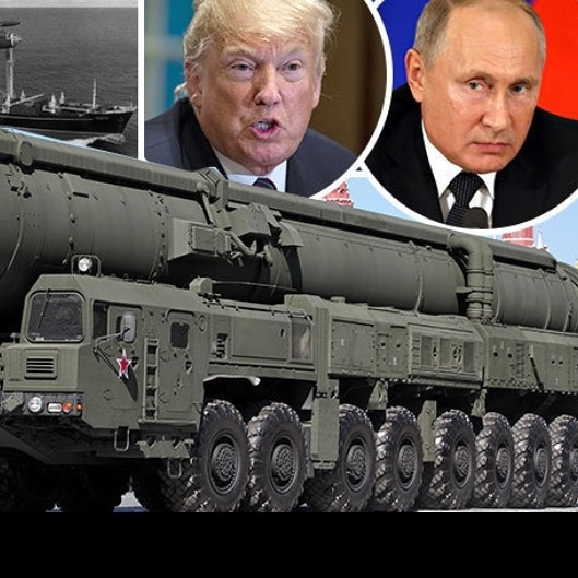 Ядерный паритет. Заблуждение и правда. (Часть 1)

Здравствуйте, дорогие читатели!

6 августа отмечался день Всемирный день борьбы против ядерного вооружения. У одного из подписчиков увидела таблицу: "ЯДЕРНОЕ ВООРУЖЕНИЕ МИРА. КОЛИЧЕСТВО БОЕГОЛОВОК В СТРАНАХ МИРА».

Таблица составлена человеком явно не понимающим, о чем он говорит или же специально пытающемся ввести в заблуждение людей. Эта таблица не соответствует американским и российским данным. Для того чтобы писать такие вещи, нужно понимать классификацию ядерных зарядов и количество боевых носителей. На основе этого делать выводы.

А для этого нужно также знать, что боезаряды лежащие на складах и находящиеся в производстве к данной таблице отношения не имеют.

Приведу цифры. На вооружении российской армии состоит 1765 развернутых (находящихся в строю) атомных боезарядов. У американцев 1411 развернутых (находящихся в строю) атомных боезарядов.

Россия располагает 523 оперативно развернутыми носителями ядерных боевых зарядов, к которым относятся межконтинентальные баллистические ракеты (МБР), тяжелые бомбардировщики (ТБ) и баллистические ракеты на подводных лодках (БРПЛ).

США имеет 673 аналогичных носителя. В целом же, развернутых и неразвернутых пусковых установок у России 816, у США 820. Почему так?

Потому, что у России на средствах доставки боевых ядерных зарядов стоит больше. Грубо поясняю. На одной российской ракете стоит 10 боеголовок , на американской 8. Отсюда такая разница по средствам доставки. Но пример этот привела утрированно, чтобы было понятно расхождение.

На данный момент между Россией и США существует равенство, которое необходимо для поддержания равновесия.

Недавно Россия выступила с инициативой еще сократить ядерные силы. На что США ответили выходом из договоров о стратегических наступательных вооружениях (СНВ).

Понимаю, что не все читатели владеют такой информацией. Да, она не настолько важна в нашей жизни, чтобы знал ее каждый.

Пишу для того, чтобы люди желающие посеять «траву раздора» и вызвать негативный общественный резонанс, не вводили в заблуждение людей и не пытались прививать им чувство ложного страха.

Продолжение следует…..
