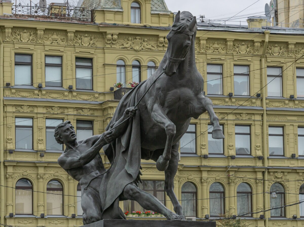 План как дойти от аничкова моста до памятника петру 1