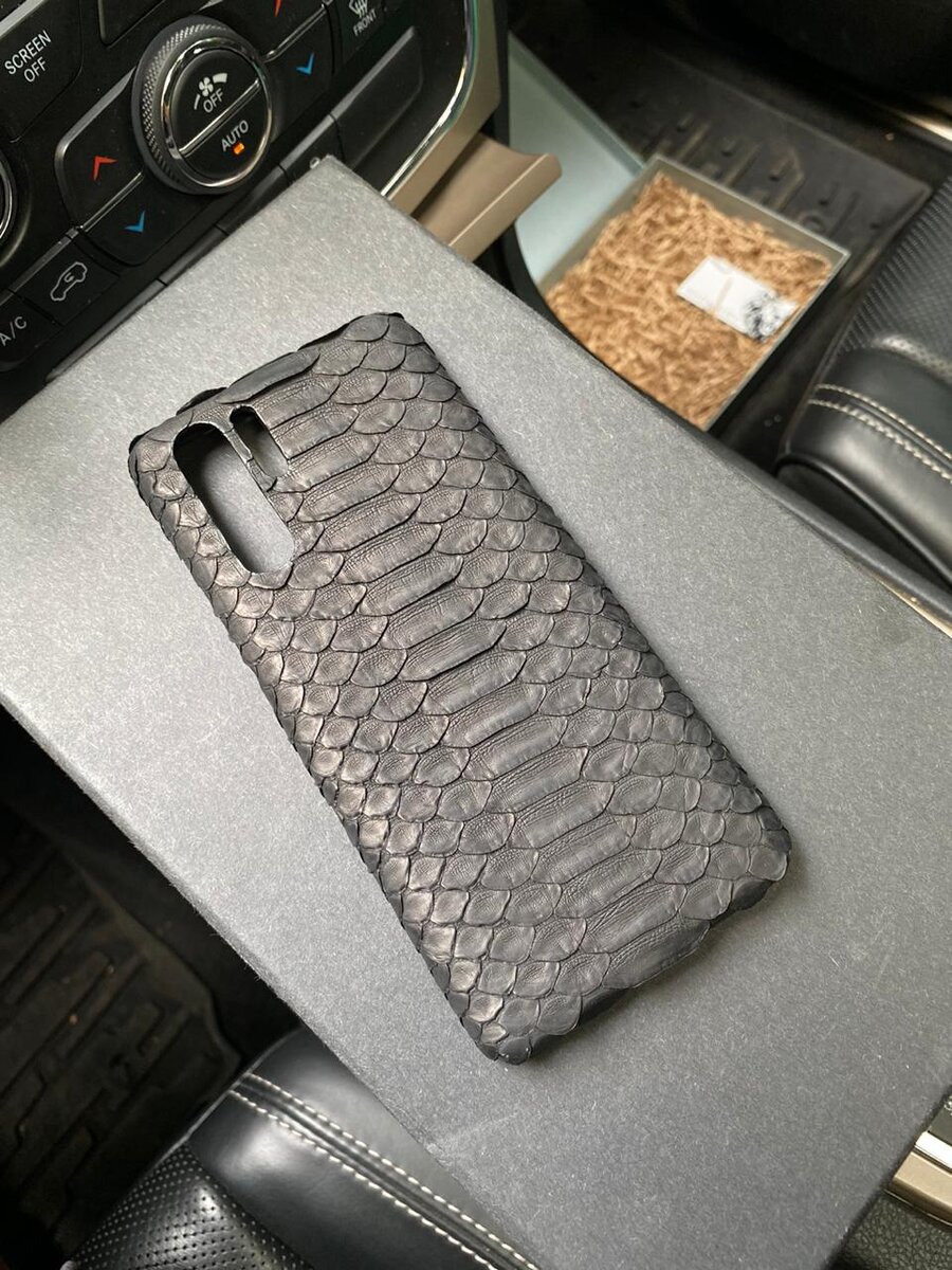 Эксклюзивный чехол из чёрной кожи питона Mobcase 1177 для Samsung Galaxy Note 10+