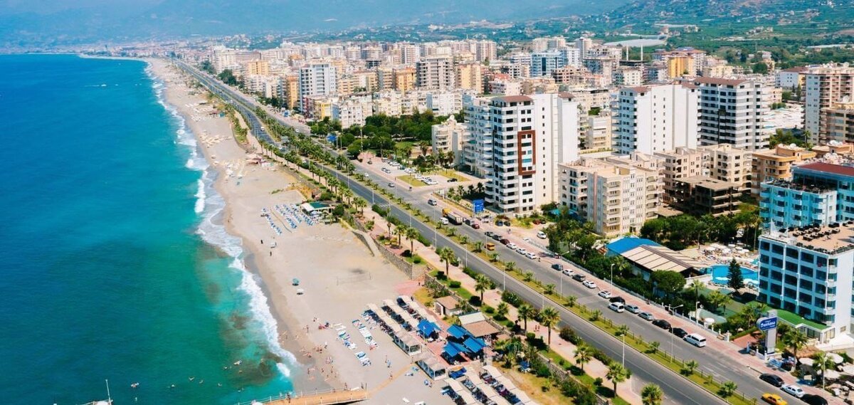 Махмутлар. Все отели через дорогу.