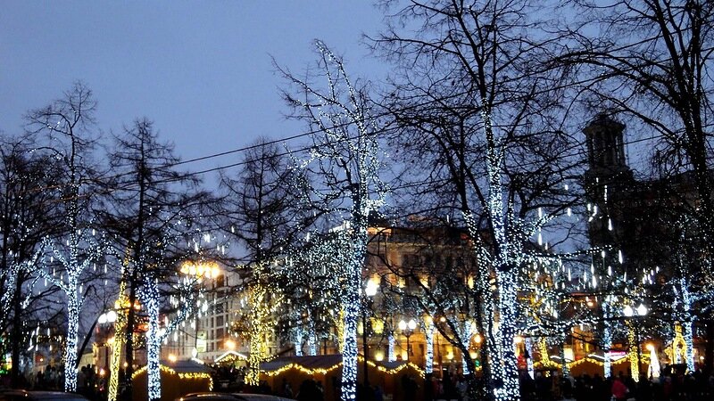 Памятник Есенину, сквер, фонтан.
Адрес:м.Тверская, м.Пушкинская.