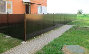 Поликарбонат имеет много достоинств, разберем самые основные из них.