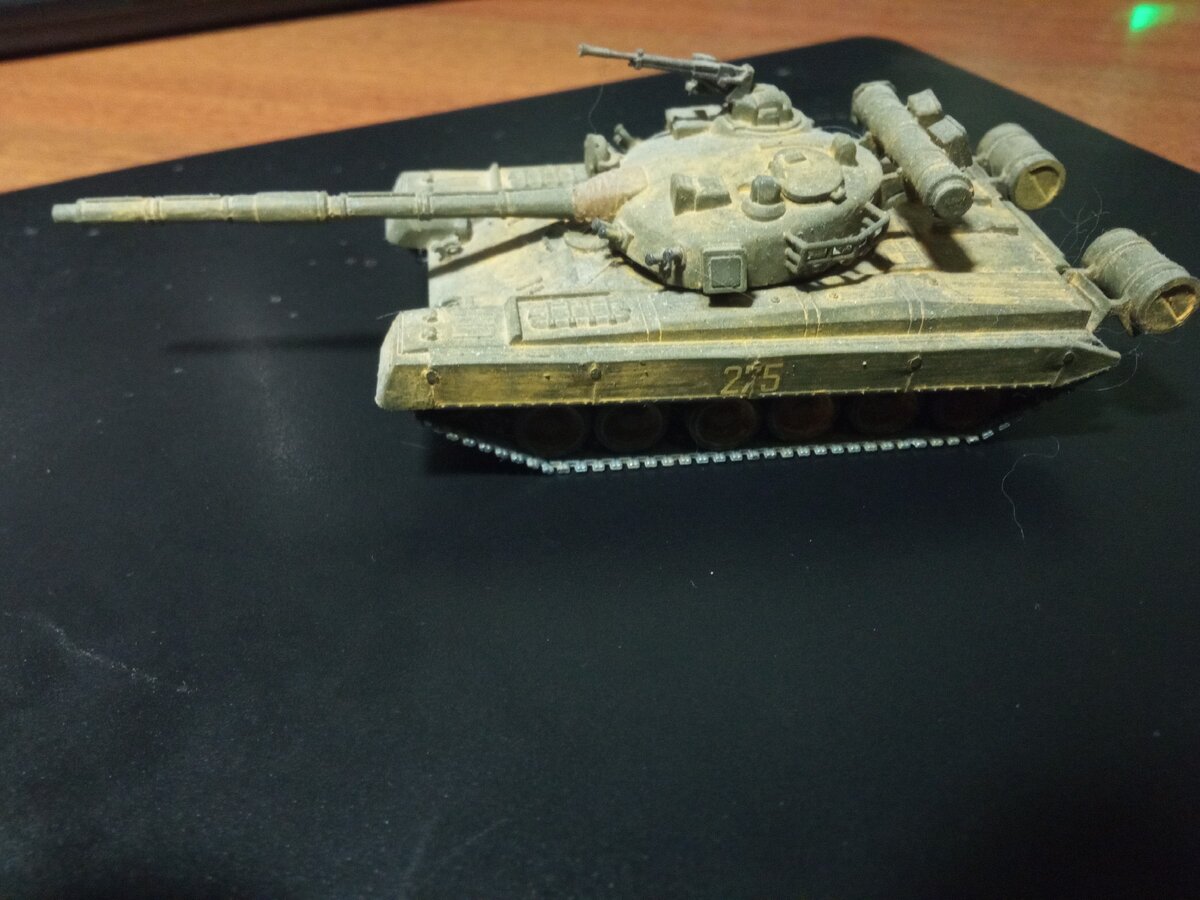 Т-72 "Урал" — послевоенный советский основной боевой танк, самый массовый танк второго поколения.