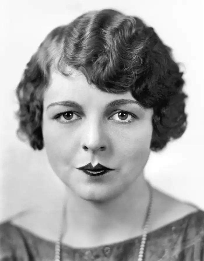 Актриса Хелен Чедвик носит острую форму губ в 1920-х годах. Архивы Андервуд/ Getty Images