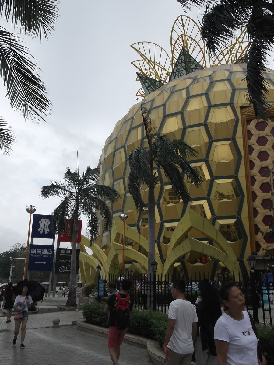 Здание торгового центра