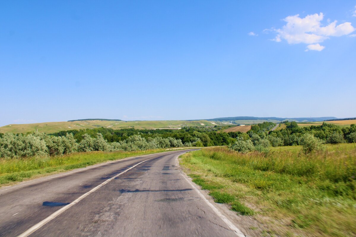 Старинное село России Тушна за которым открываются красоты Сенгилеевских гор