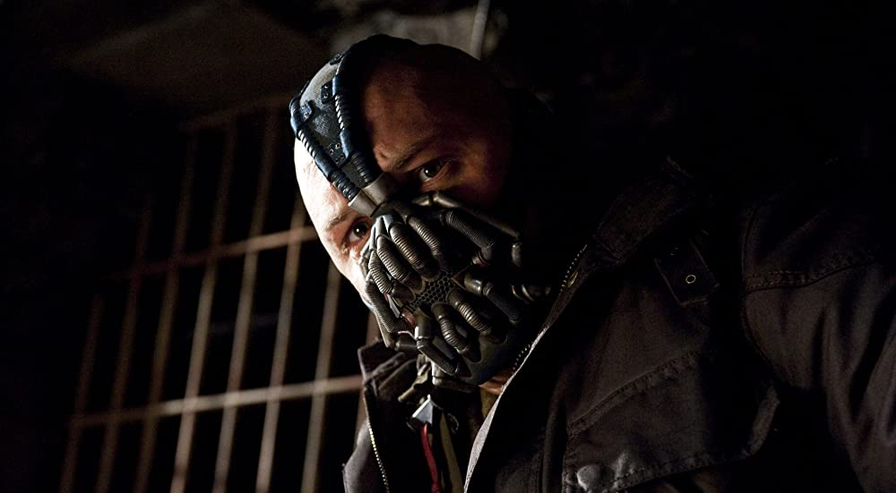 Кадр из фильма The Dark Knight Rises, источник: imdb.com. Режиссер: Кристофер Нолан. Оператор: Уолли Пфистер. Производство: DC Entertainment, Legendary Pictures, Syncopy, Warner Bros. Pictures. Показ в России: Каро-Премьер