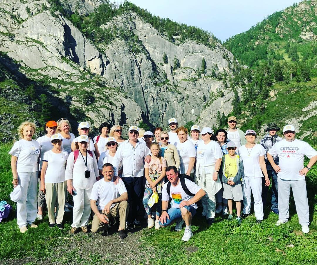 Рушель Блаво и группа в портале Алтайский шаманов 