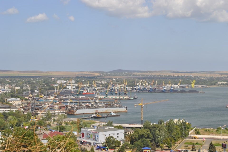Темир-гора,  высота 145 метров. Вид с горы Митридат.