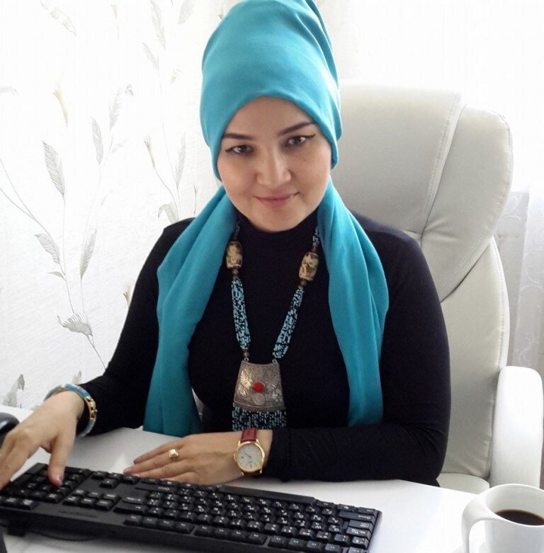 Таджичка работает переводчиком. Яндекс картинки 