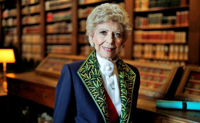 Элен Каррер Д’Анкосс. С 1999 года - пожизненный секретарь Французской Академии. До Каррер Д’Анкосс пост занимал известный историк, писатель Морис Дрюон (подал в отставку).    - здесь и далее изображения из открытых источников.