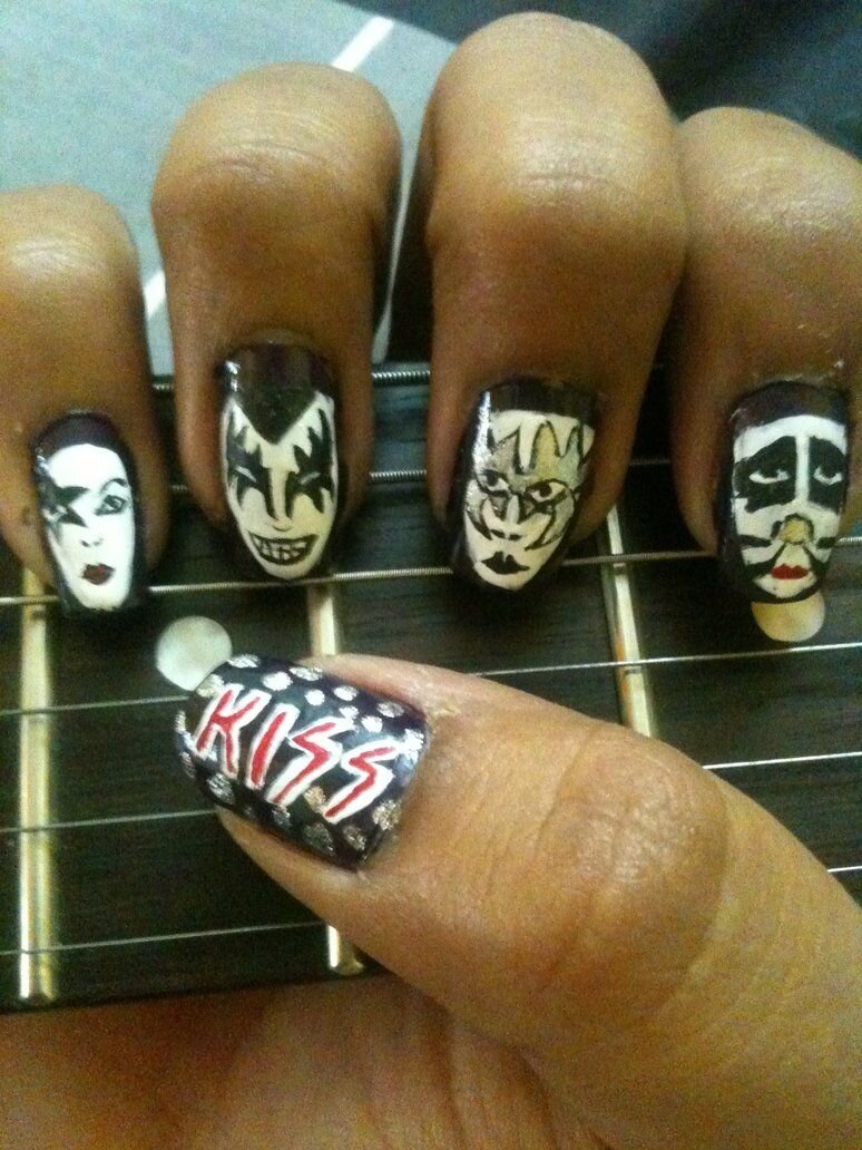 Ногтевые группы. Группа Кисс ногти. Ногти в стиле рок. Маникюр рокера. Дизайн ногтей в стиле рок.