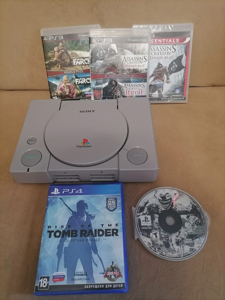 Playstation японского региона SCPH-7500 , куплена в VK, за 2000 рублей + доставка