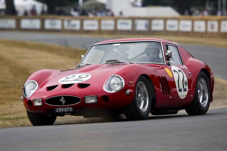 1962 Ferrari 250 GTO, введенный Ником и Аннетт Мейсон и управляемый Ником Мейсоном / Николасом Минассианом в Гудвуде 13 июля 2018 года в Чичестере, Англия. (Фото Майкла Коула/Корбиса через Getty Images)