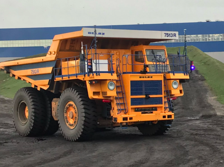 Высота БелАЗа – 7,5 метров