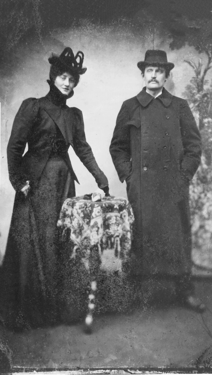 Тулла Ларсен и Эдвард Мунк у фотографа