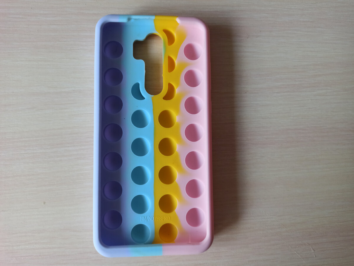 Вид внутри. Тут видно, что пупырки поп-ита - это "обманки".