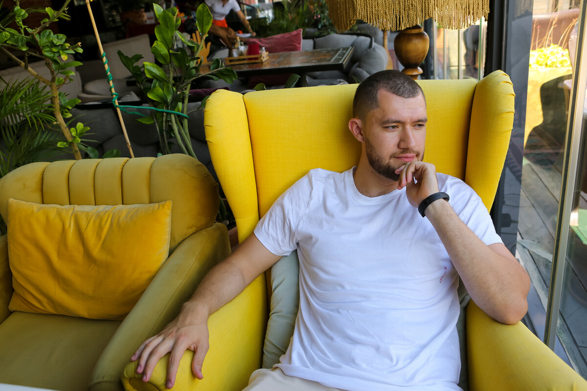 В жизни мы часто видим простую закономерность: успешные люди счастливы и рады каждому новому дню, а злые источают негатив и приносят лишь негативные эмоции.