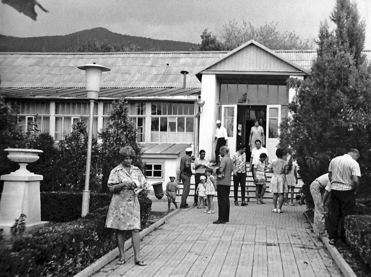 Столовая пансионата «Сосновая роща», Геленджик, 1975 год.