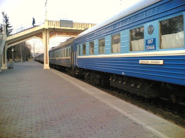 Вагон поезда новокузнецк. Кисловодск (станция). ЖД станция Кисловодск. Поезд Новокузнецк Кисловодск. Поезд Новокузнецк Москва.