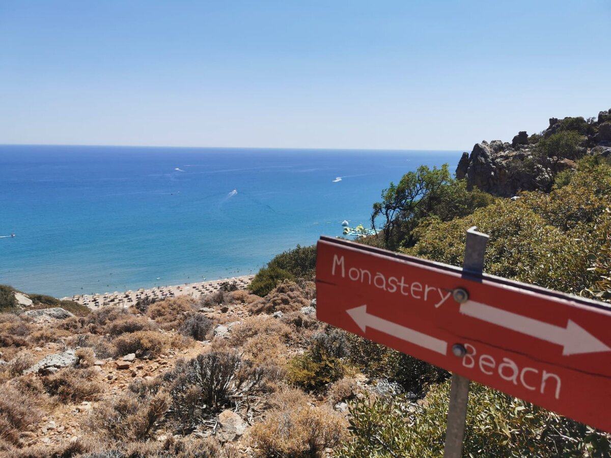 Все дороги ведут к храму. Фото Андрея Татарчука