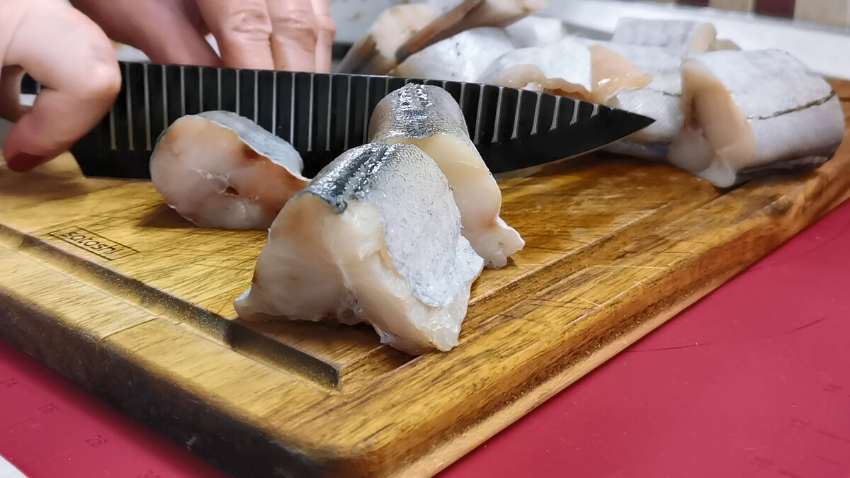 Как приготовить из минтая без предварительной обжарки вкусное рыбное блюдо в густом соусе (делюсь рецептом)
