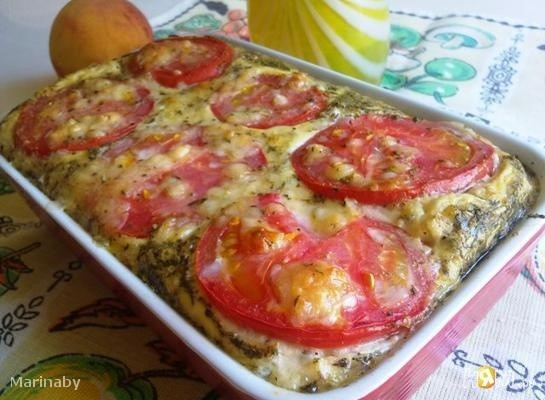 Ингредиенты:                                                                                                                                цуккини 0.5 шт 
помидоры 1 шт 
фарш куриный 300 г 
лук репчатый 0.5 шт 
яйцо куриное сырое 3 г 
белки куриные 1 г 
сыр твердый 50 г 
молоко 30 мл 
смесь трав 1 ч. л. 
прованских 
оливковое масло 1 ч. л. 
крахмал картофельный 1 ст. л. 
соль и перец по вкусу

Приготовление запеканки из цуккини с тефтелями
Трем сыр, моем цуккини и помидоры, в фарш добавляем мелко порезанный лук, вводим белок и взбиваем блендером, солим и перчим

Режем кружочками цуккини и выкладываем на турбо гриль на 3-4 минуты при температуре max

Режем кружочками помидор

Готовые цуккини гриль​
Смешиваем яйца и специи
Добавляем тертый сыр, крахмал, молоко и взбиваем
Форму смазываем оливковым маслом и выкладываем цуккини
Формируем куриные тефтельки и выкладываем на кружочек цуккини
Сверху кладем кружочки помидор
Заливаем яичной смесью и ставим в духовку на 40 минут при температуре 200 градусов

Достаем из духовки и наслаждаемся ароматом пряных прованских трав.

Приятного аппетита!
