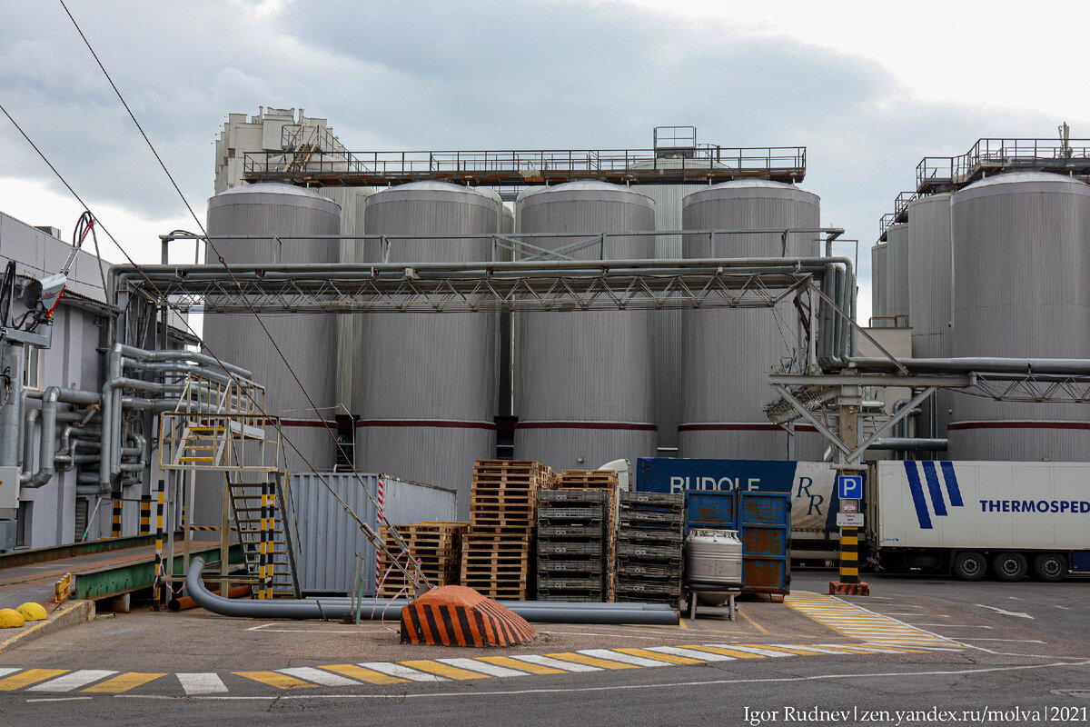Бродильные танки пивоваренного завода Аливария в Минске