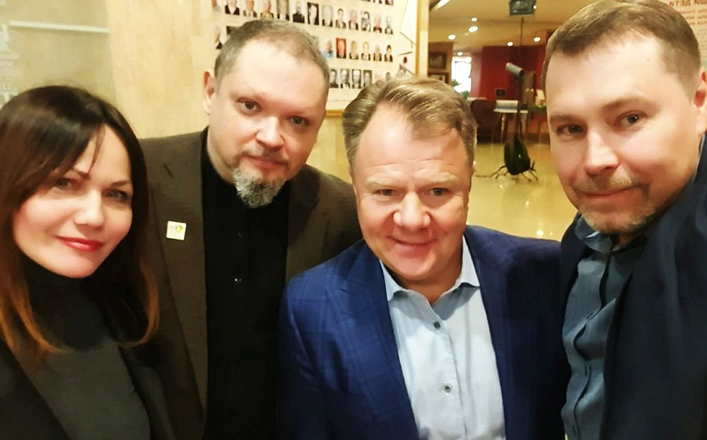 После выступления на защите фильма в Министерстве культуры: продюсер Юлия Хмелевская, сценарист Кирилл Мошков, автор идеи фильма Игорь Бутман, режиссёр Александр Брынцев