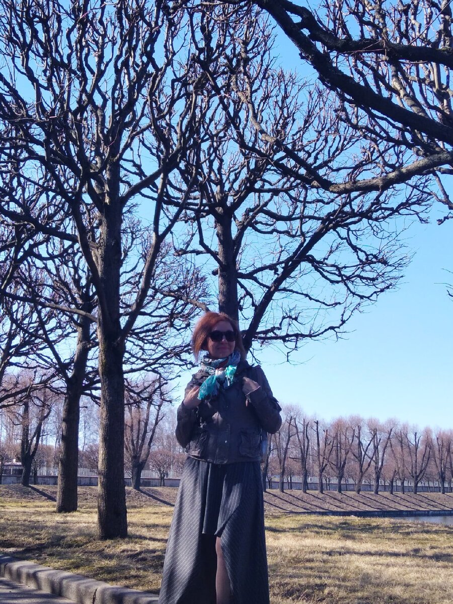 У входа на Пискаревский мемориал. 