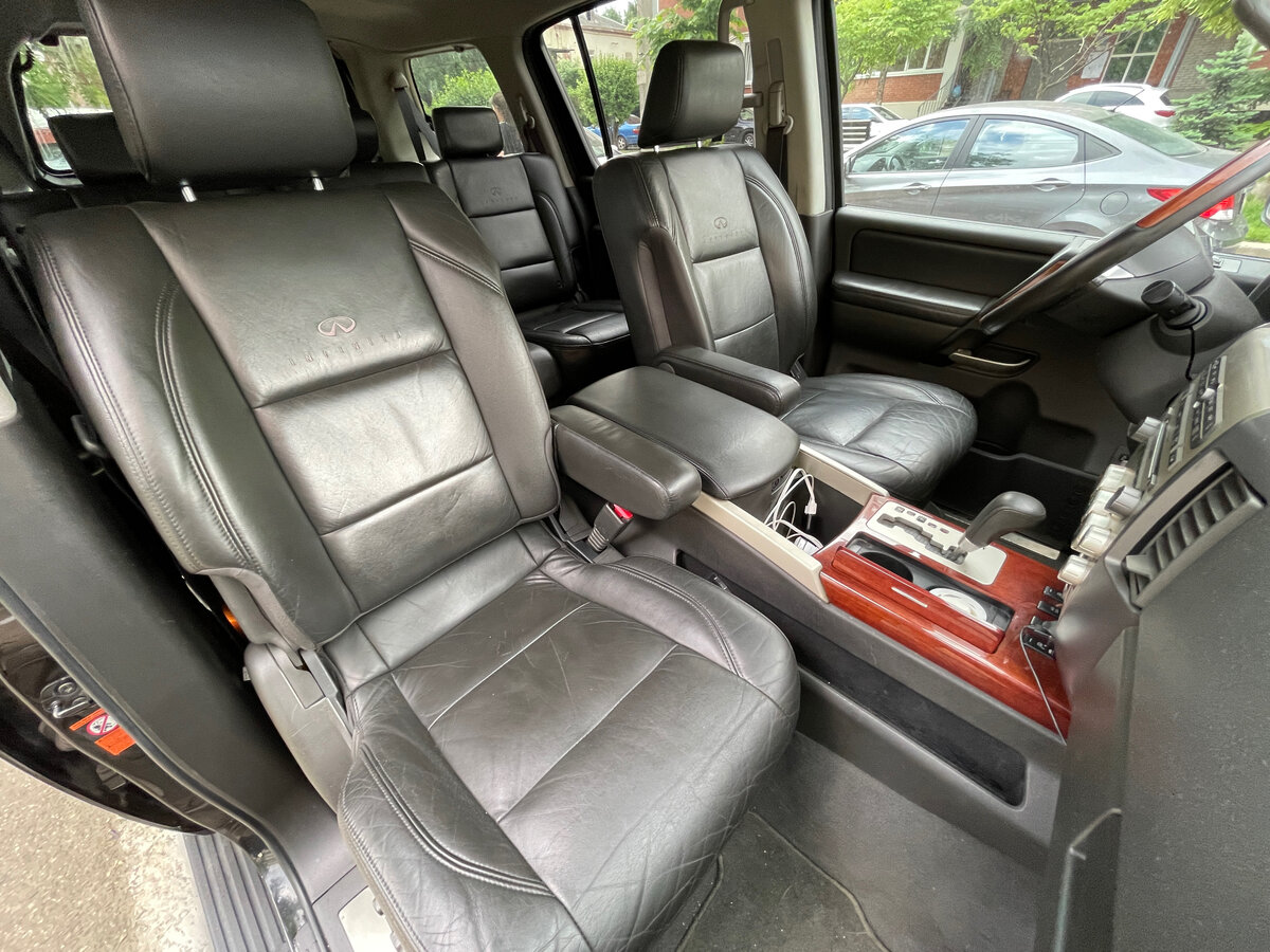 А вот салон захотелось немного обновить. За 13 лет эксплуатации он уже имел признаки износа