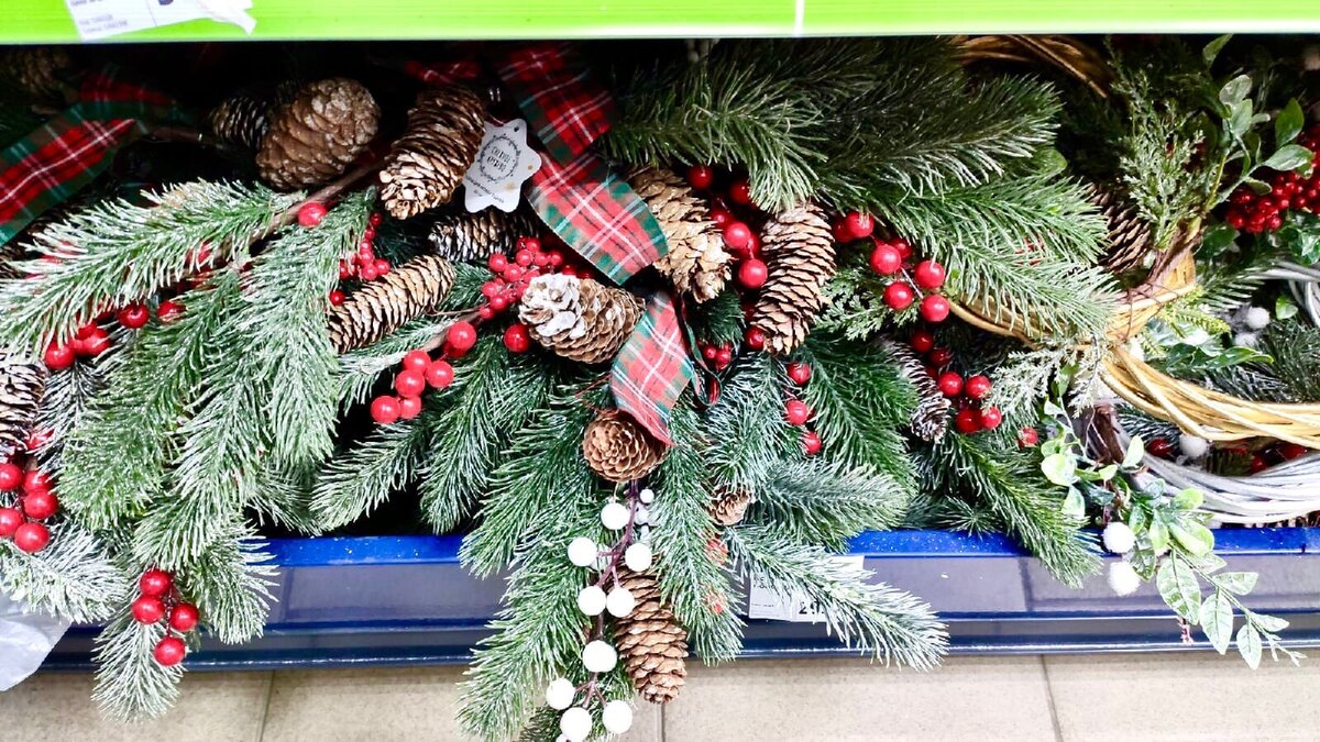 Листайте вправо 