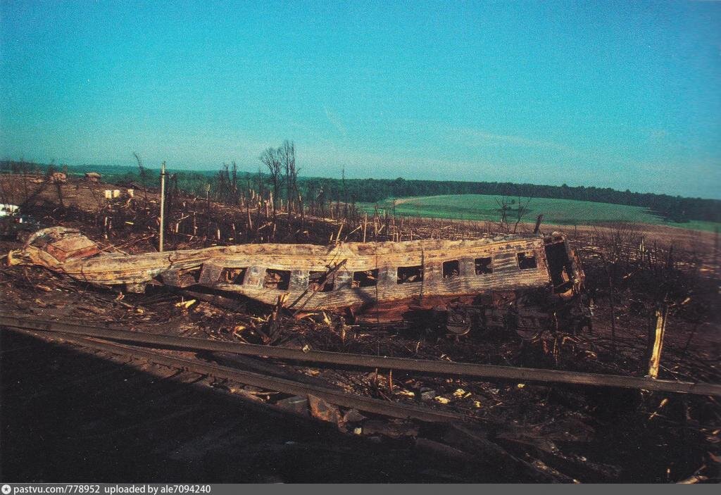 Последствия железнодорожной катастрофы под Уфой. 1989 год.