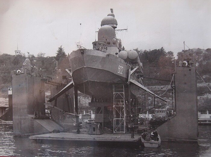 Ракетный корабль в плавдоке Южной бухты Севастополя. /Фото: wikiрedia.org