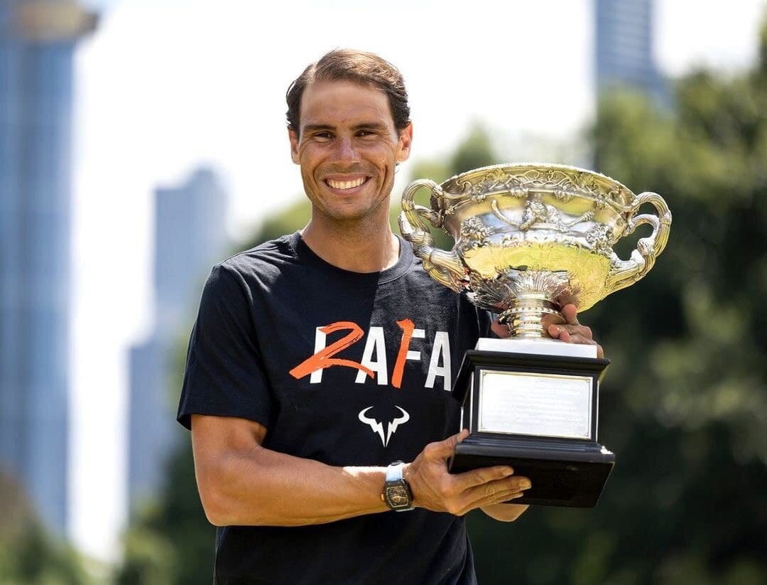 Рафаэль Надаль выиграл второй титул в Австралии, а заодно и 21-й шлем в карьере. В настоящий момент он обходит двух своих главных исторических конкурентов: Роджера Федерера и Новака Джоковича.