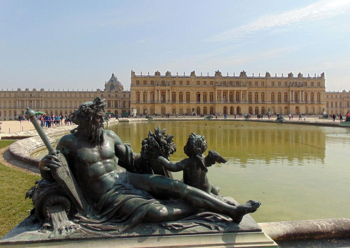 Источник: https://paris1814.com/wp-content/uploads/2013/03/versal-3.jpg