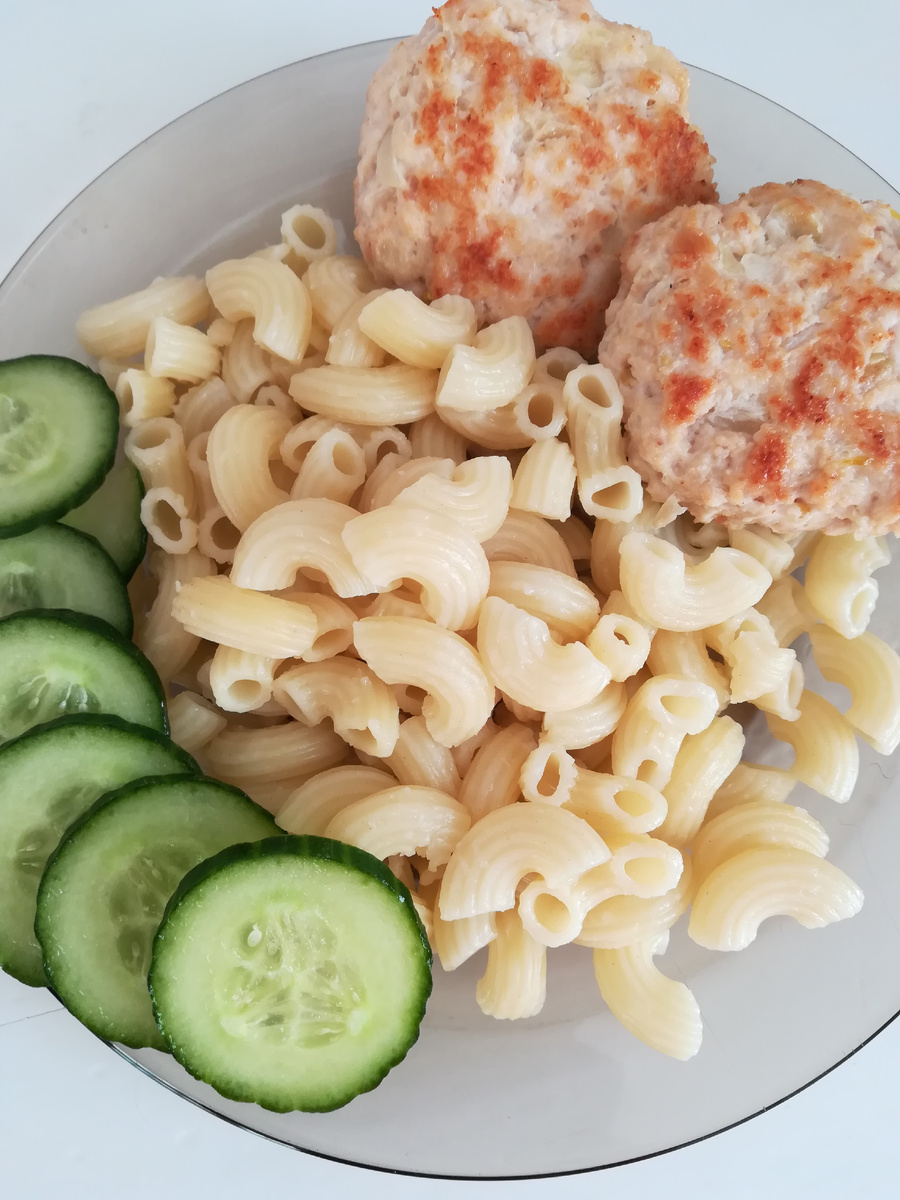 Куриные котлеты с макаронами