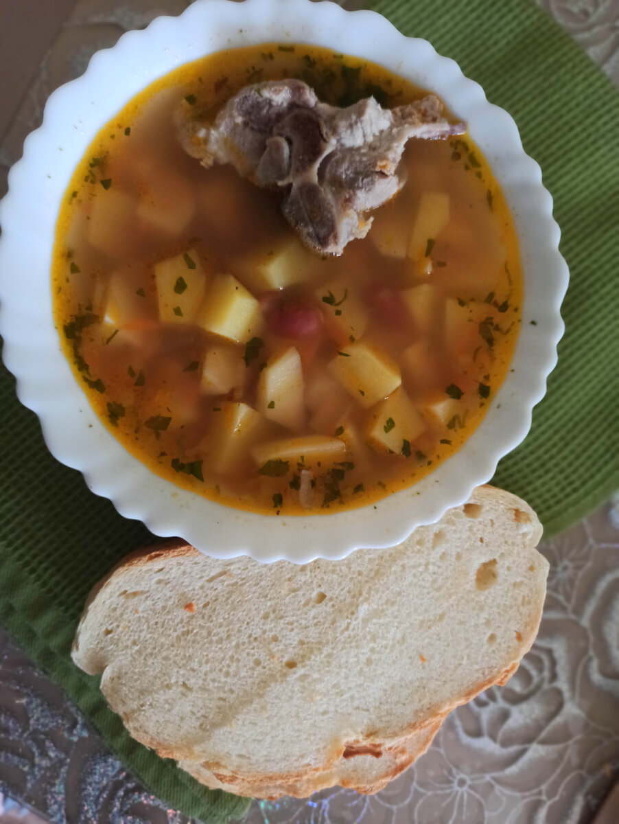 Очень простой и вкусный суп фасолевый